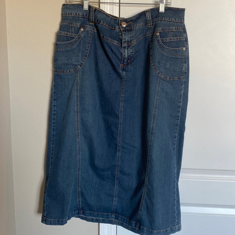 Denim skirt size 14 Avenue Blues